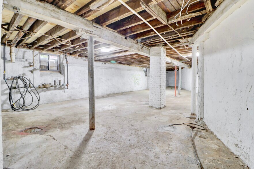 More Photos Of 7416 Cypress Hills St, Glendale Manufacturing For Sale