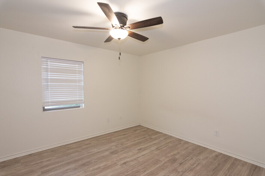 More Photos Of 114 Scofield Ave, Johnson City Apartments For Sale