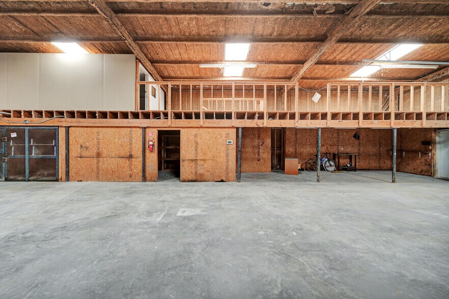 More Photos Of 5508 S FM 1788, Midland Warehouse For Lease