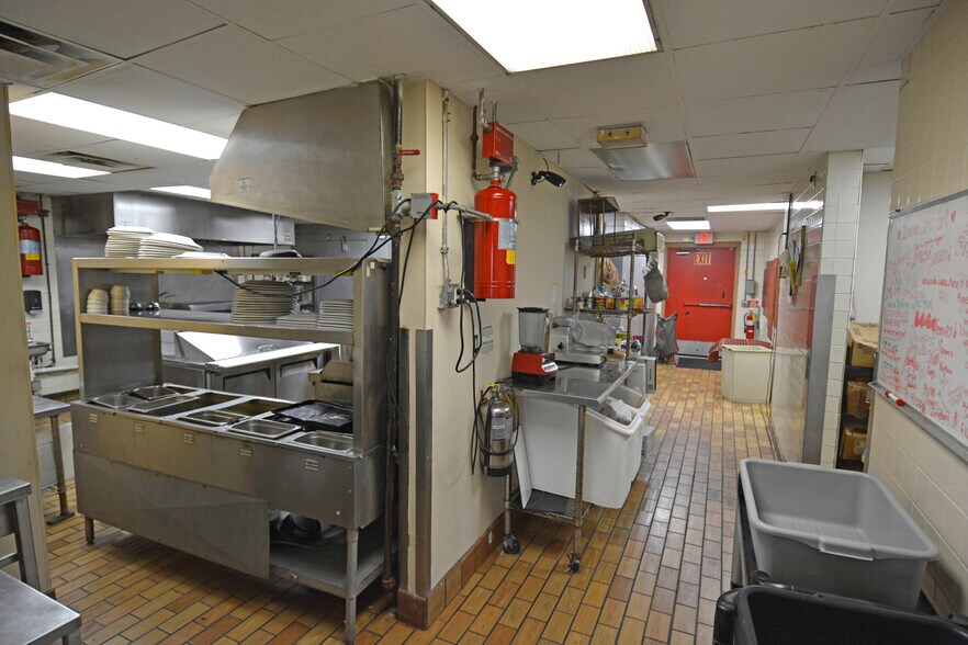 More Photos Of 101 N Us-17, Palatka Drugstore For Sale