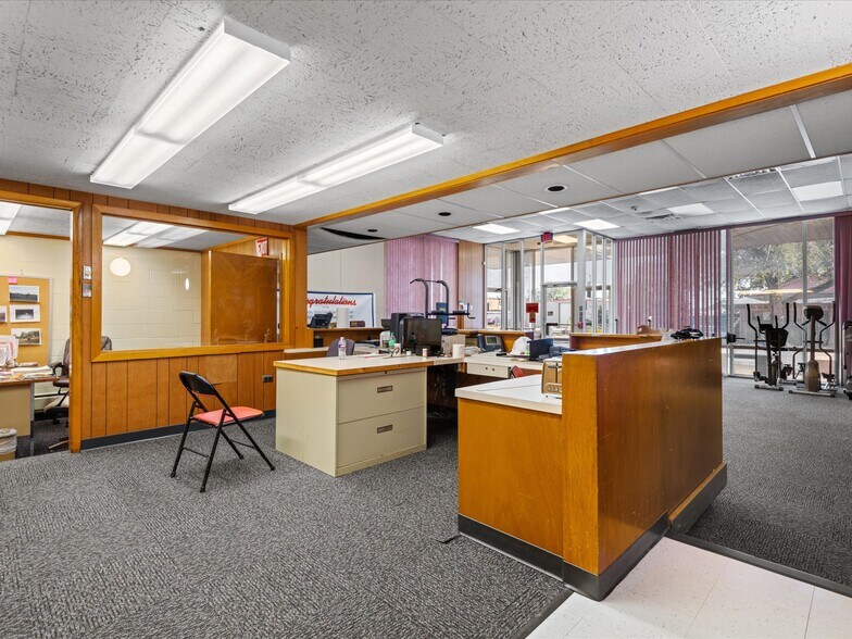 More Photos Of 126 S Maple St, Nowata Office For Sale