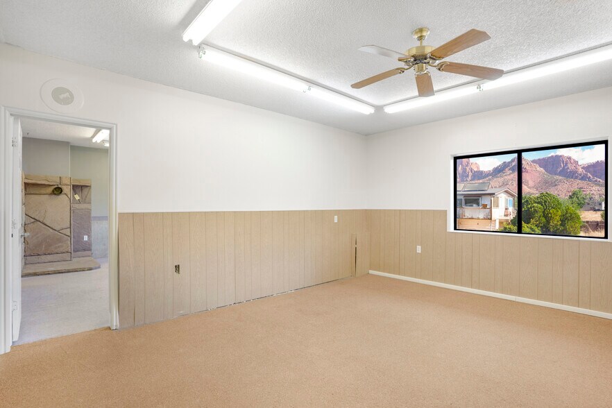 More Photos Of 140 Central St, Colorado City Office For Sale