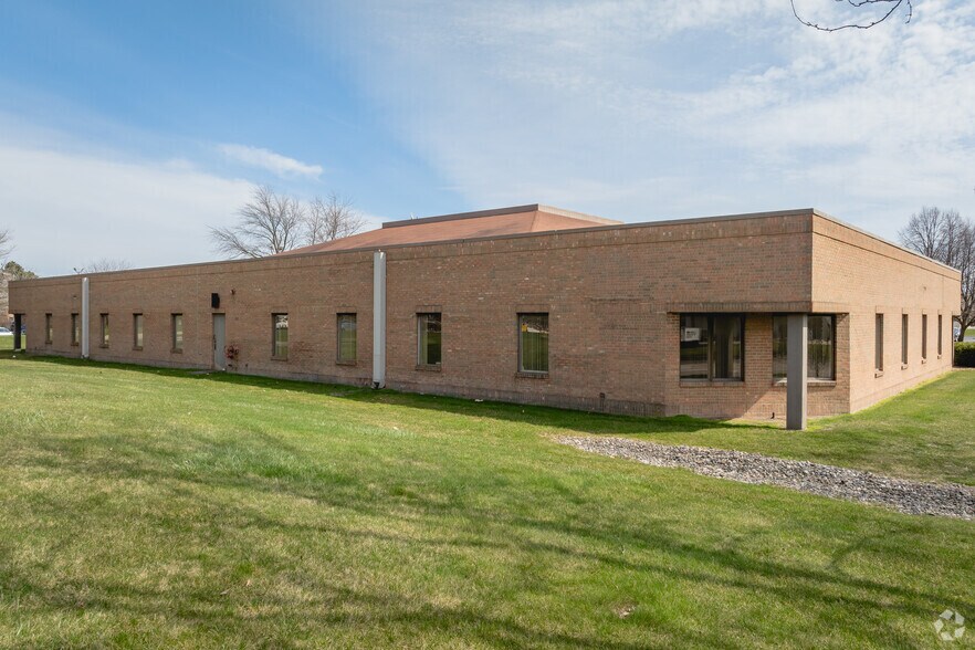 More Photos Of 1480 Ford St, Maumee Office For Sale
