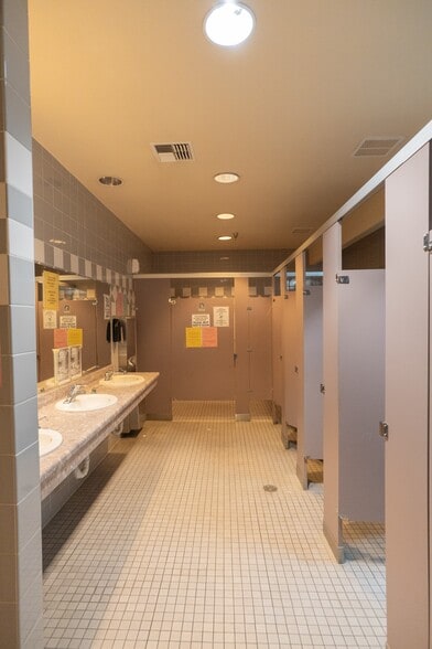 More Photos Of 401 Lesher Dr, Merced Office Residential For Lease