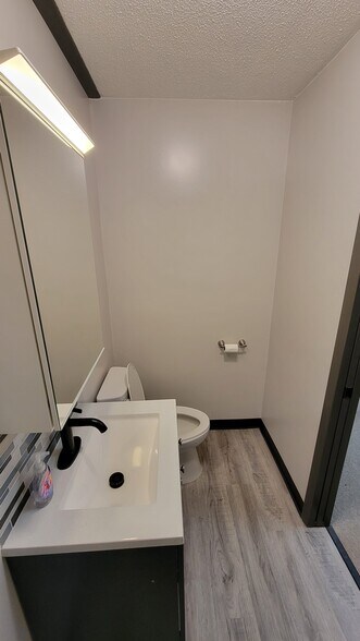 More Photos Of 408 4th St, Centuria Storefront For Lease