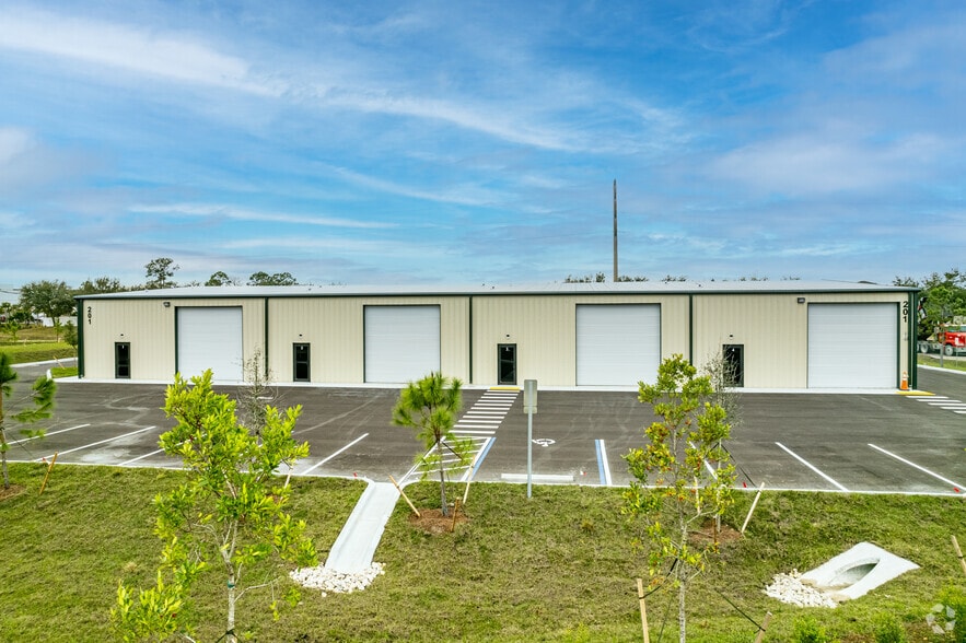 More Photos Of 201 Wallace Ave, Lehigh Acres Warehouse For Lease