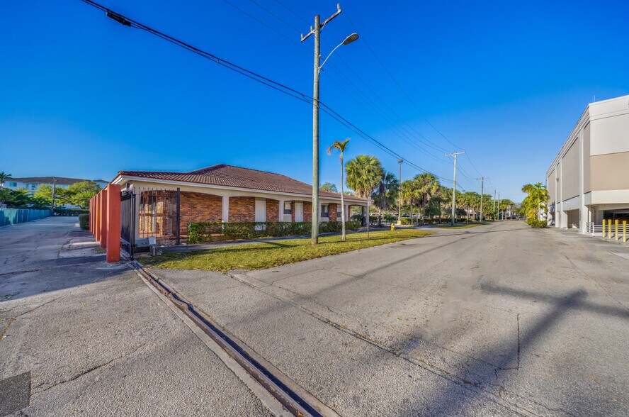 More Photos Of 4100 S Hospital Dr, Plantation Medical For Sale