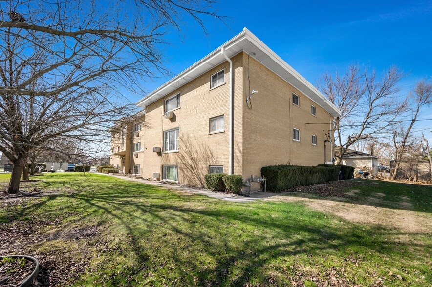 Primary Photo Of 501-507 Chicago Rd, Thornton Apartments For Sale