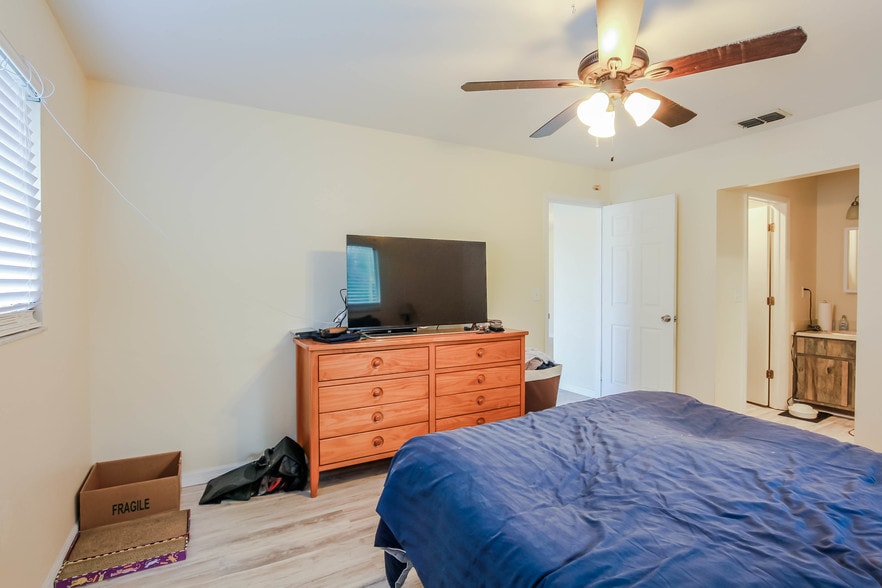 More Photos Of 706 SE 13th Ct, Cape Coral Apartments For Sale