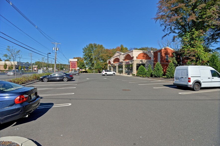 More Photos Of 1709 State Route 35, Oakhurst Freestanding For Lease