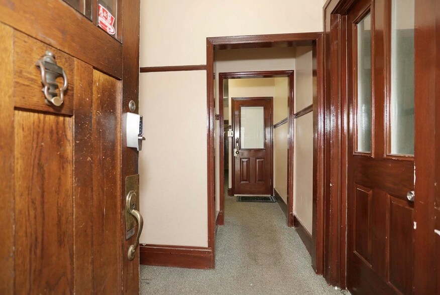 More Photos Of 22 S Madison Ave, Spring Valley Office For Sale