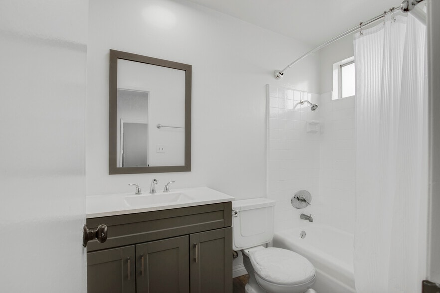 More Photos Of 11733 Mayfield Ave, Los Angeles Apartments For Sale