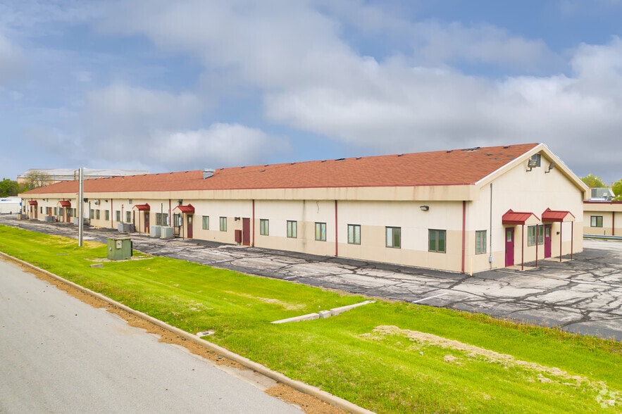 More Photos Of 15430 Andrews Ave, Kansas City Flex For Lease