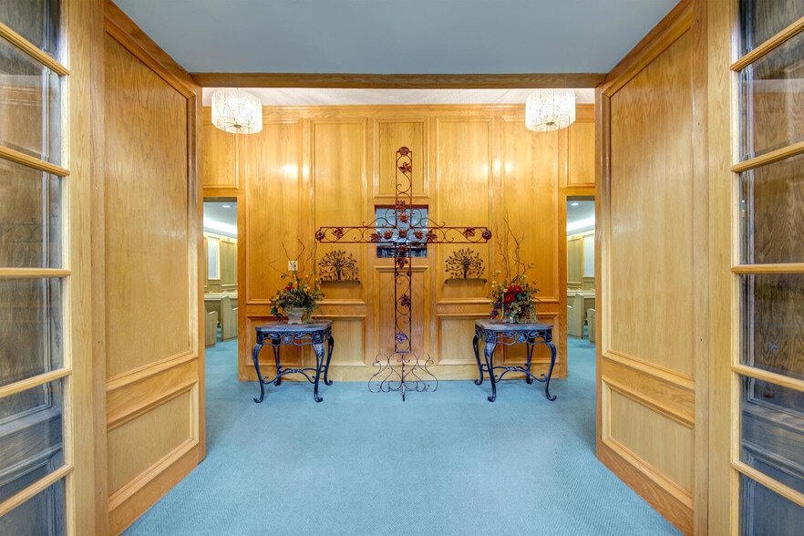 More Photos Of 2833 W Main St, Jenks Religious Facility For Sale