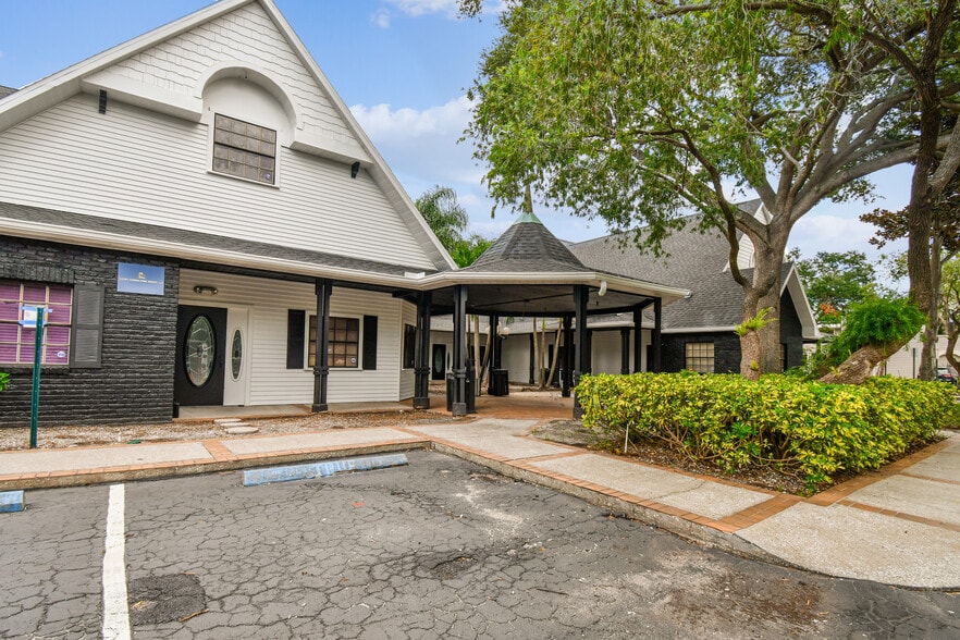 More Photos Of 300 E Bay Dr, Largo Office For Lease