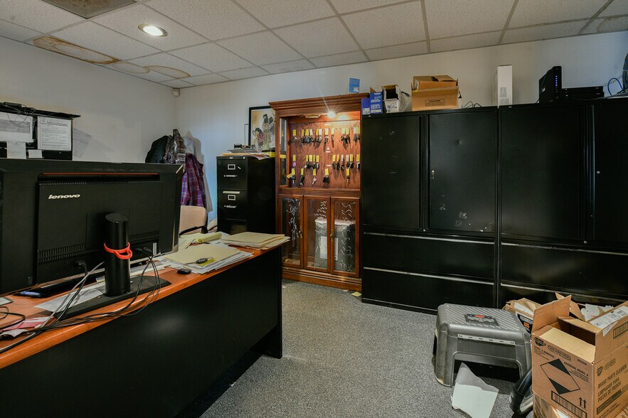 More Photos Of 438-440 Main St, East Hartford Auto Repair For Sale