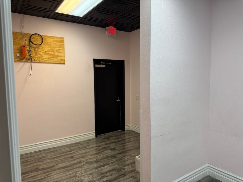 More Photos Of 6446 N Durango Dr, Las Vegas Freestanding For Lease