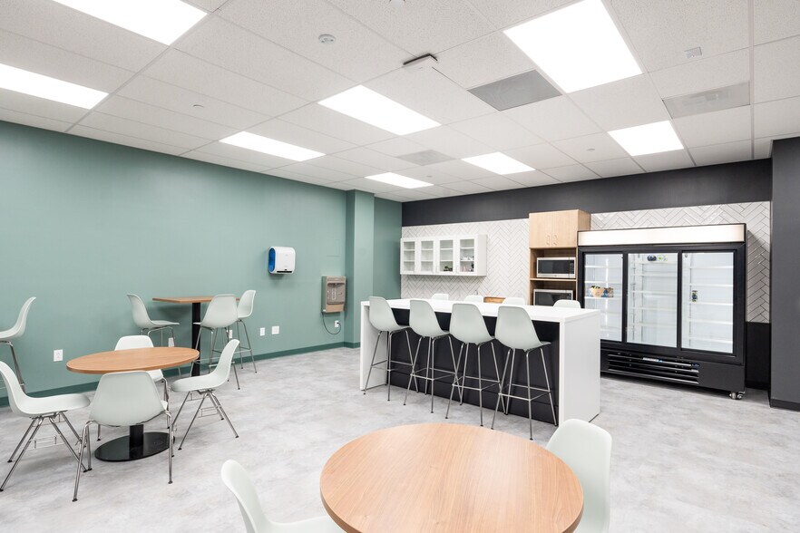 More Photos Of 200-206 Welsh Rd, Horsham Township Research And Development For Lease