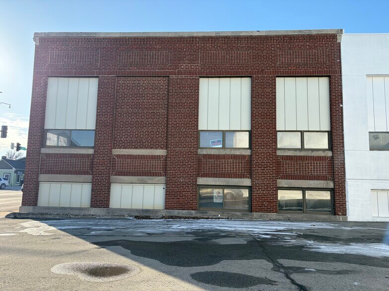 More Photos Of 200 1st Ave E, Newton Office For Sale