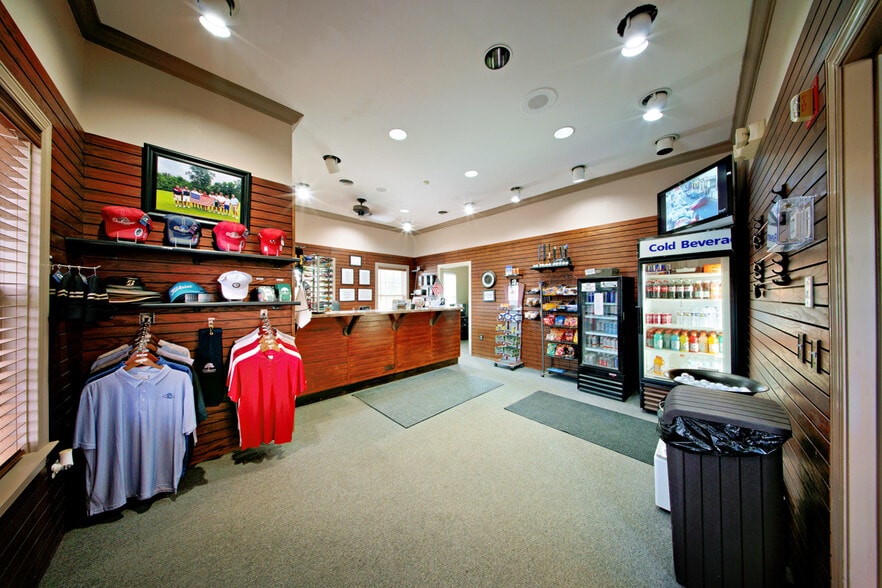 More Photos Of 128 Oakview Club Dr, Macon-Bibb Golf Course Driving Range For Sale