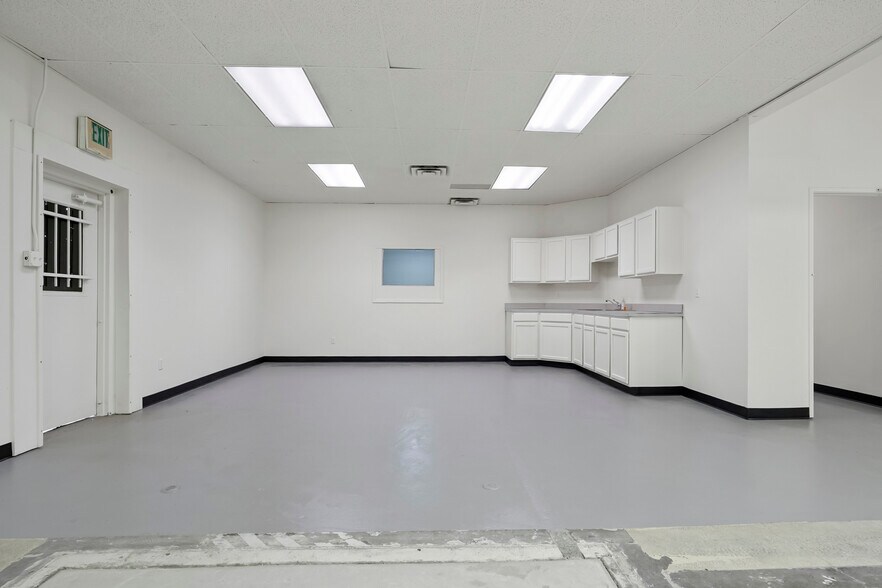 More Photos Of 5981 Marion Dr, Denver Warehouse For Sale