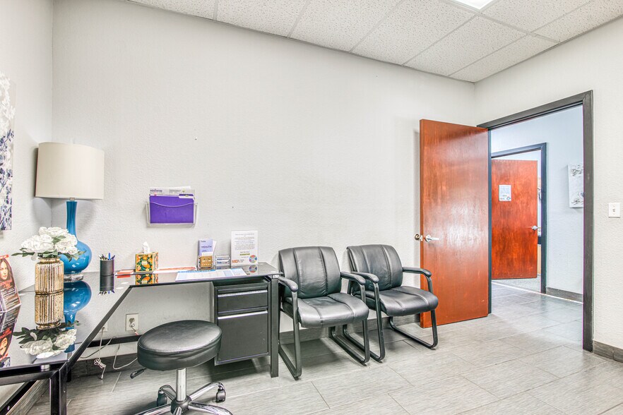 More Photos Of 550 S Mesa Hills Dr, El Paso Medical For Lease