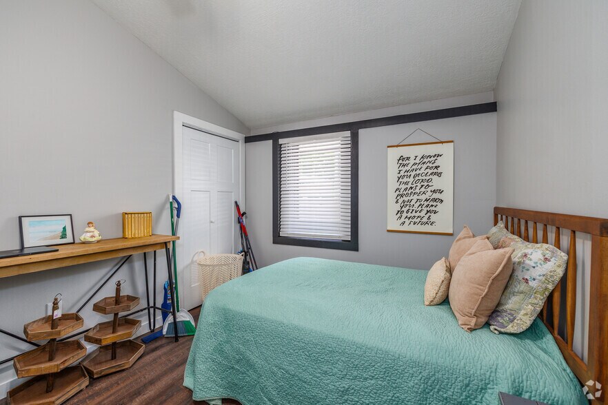 More Photos Of 124 S College St, Mountain Home Apartments For Sale