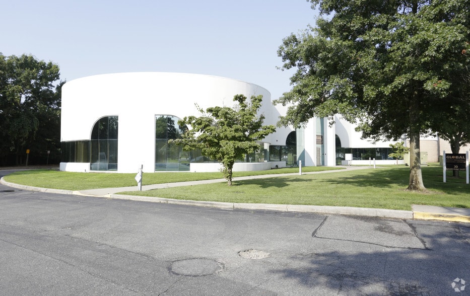 More Photos Of 30 Crossways E, Bohemia Manufacturing For Lease