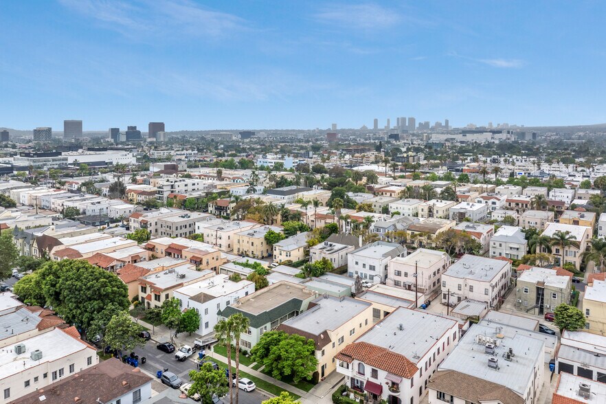 More Photos Of 445 N Spaulding Ave, Los Angeles Apartments For Sale