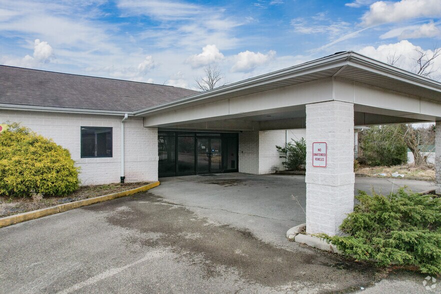 More Photos Of 3000 Village Dr, Jeannette Office For Sale