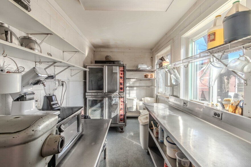 More Photos Of 407 Third St, Howe Specialty For Sale