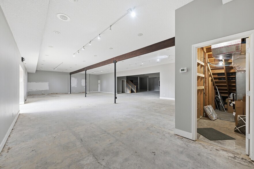 More Photos Of 619 Cassat Ave, Jacksonville Warehouse For Lease