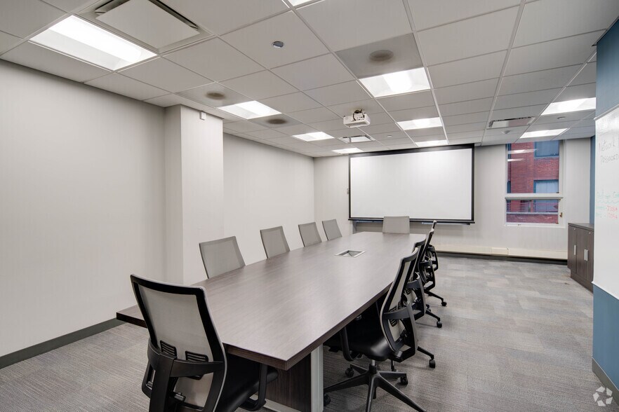 More Photos Of 205 W Randolph St, Chicago Office For Lease