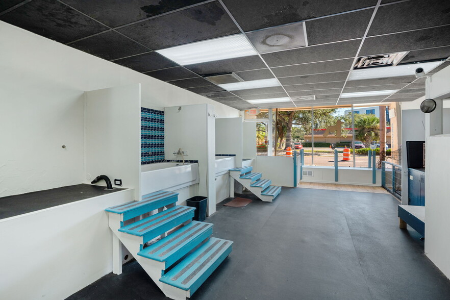 More Photos Of 2801-2815 N Tamiami Trl, Sarasota Restaurant For Lease