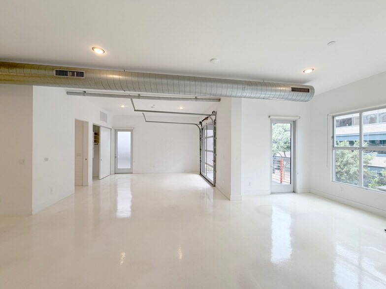 More Photos Of 212 Marine St, Santa Monica Loft Creative Space For Lease
