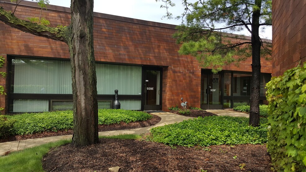 More Photos Of 939 N Plum Grove Rd, Schaumburg Medical For Lease