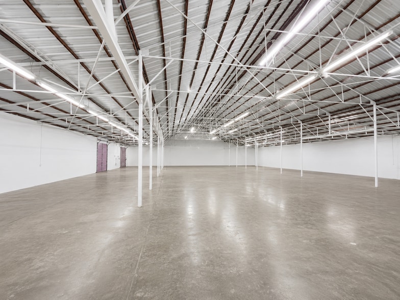 More Photos Of 109 Industrial Blvd, Austin Warehouse For Lease