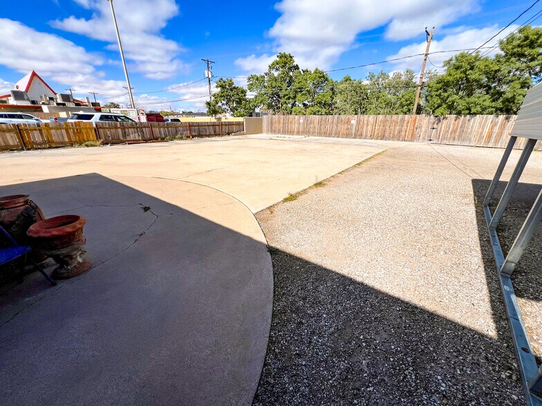 More Photos Of 2604 W Kansas Ave, Midland Loft Creative Space For Sale