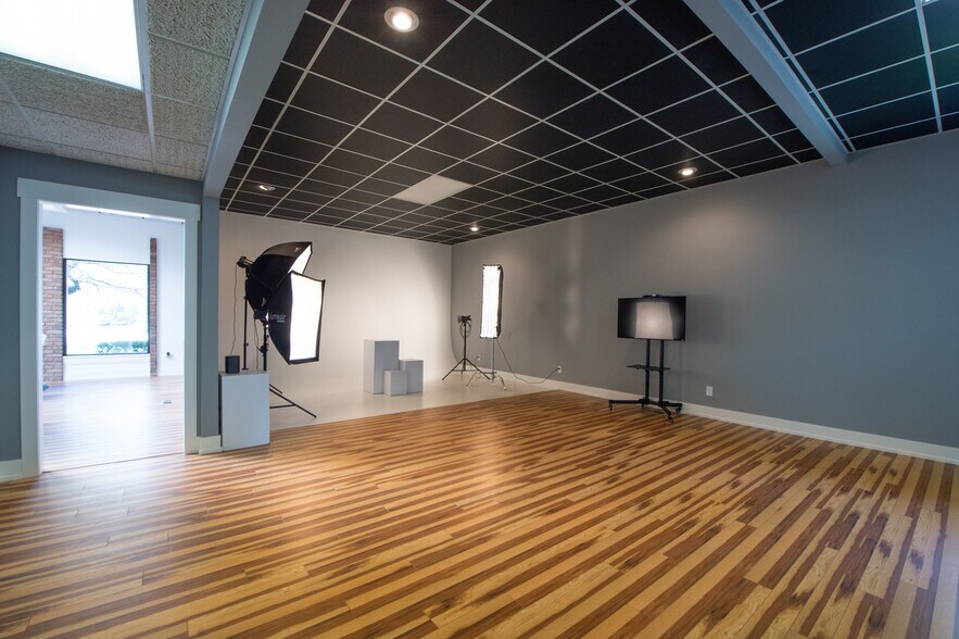 More Photos Of 2024 28th St SW, Wyoming Office For Sale