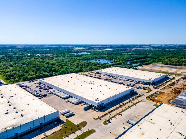 More Photos Of 2250 Lion Country Pky, Grand Prairie Distribution For Lease
