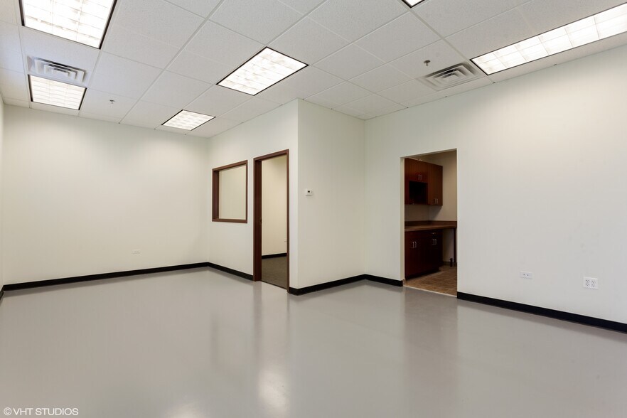 More Photos Of 475 Quadrangle Dr, Bolingbrook Warehouse For Lease