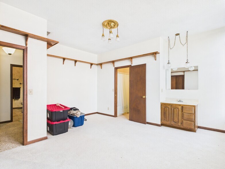 More Photos Of 619 Blondeau St, Keokuk Office For Sale