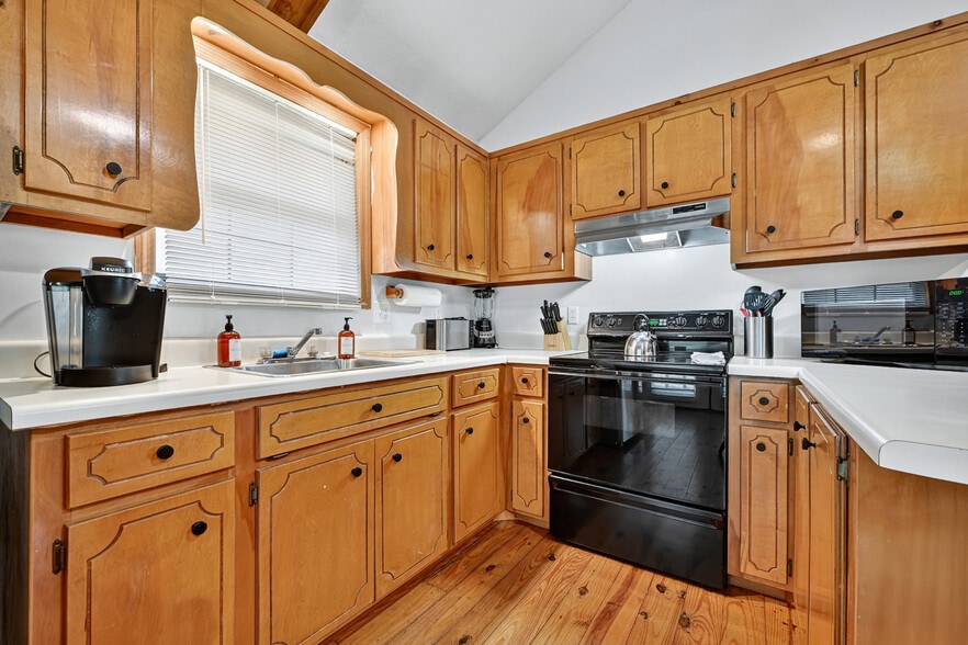 More Photos Of 77 Alpine Way, Blairsville Hotel For Sale