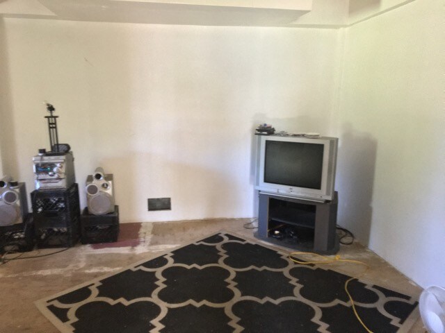 More Photos Of 541 University Pkwy, University Park Convenience Store For Sale