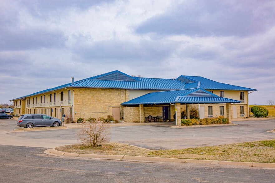 More Photos Of 3800 S Pike Rd, Winfield Hotel For Sale