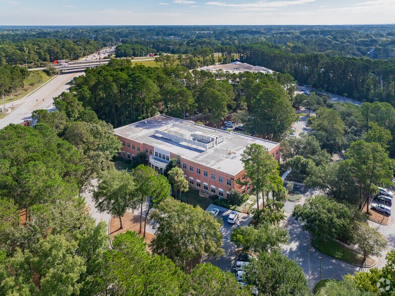 More Photos Of 570 Long Point Rd, Mount Pleasant Medical For Lease