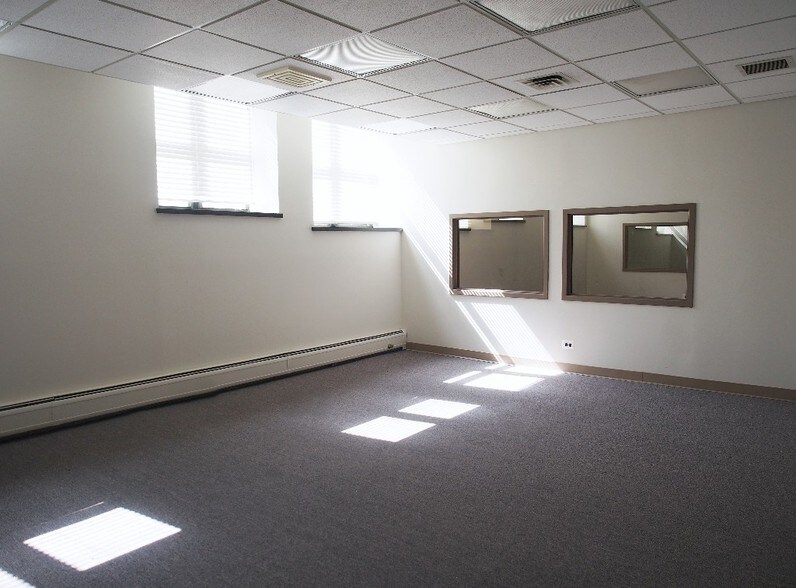 More Photos Of 329-331 S York Rd, Bensenville Daycare Center For Lease