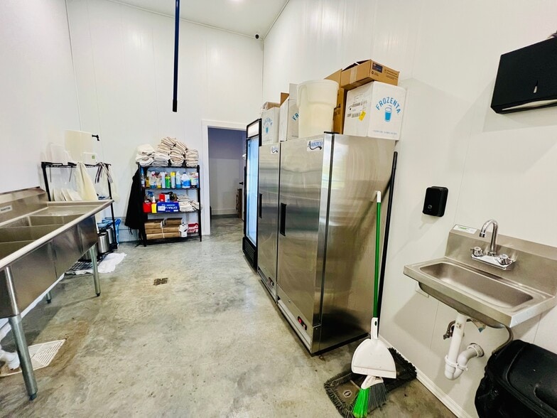 More Photos Of 211 W Highway 70, Madill Fast Food For Sale