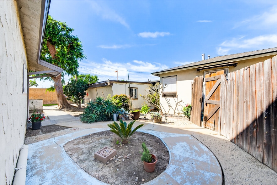 More Photos Of 15003 Larch Ave, Lawndale Apartments For Sale