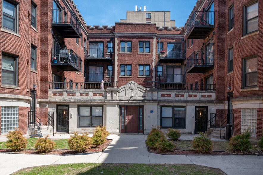 More Photos Of 4627 S Drexel Blvd, Chicago Apartments For Sale
